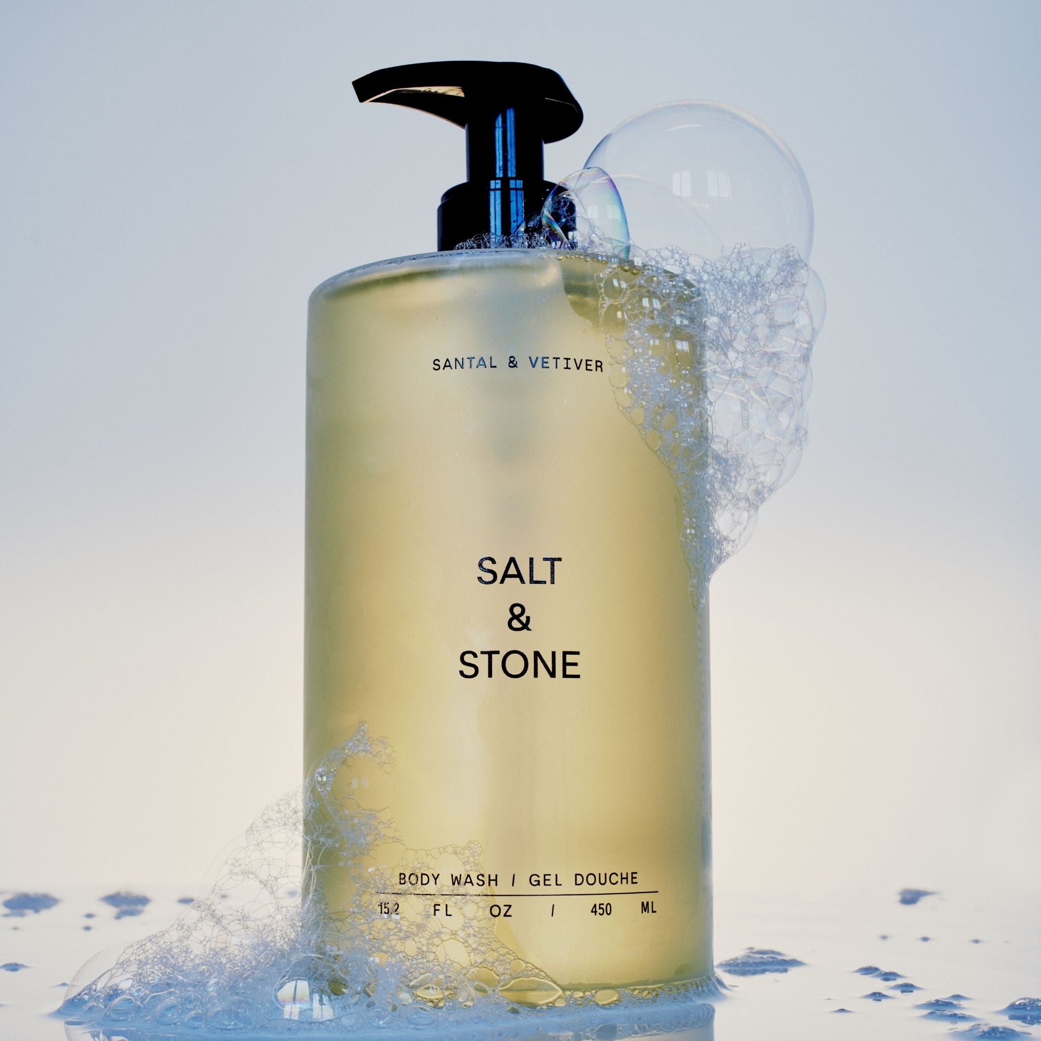 Product lifestyle foto Salt & Stone Body Wash Santal & Vetiver.